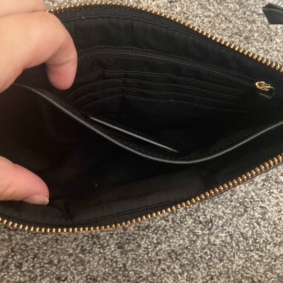 Michael Kors: Large Black Wristlet - Picture 2 of 3